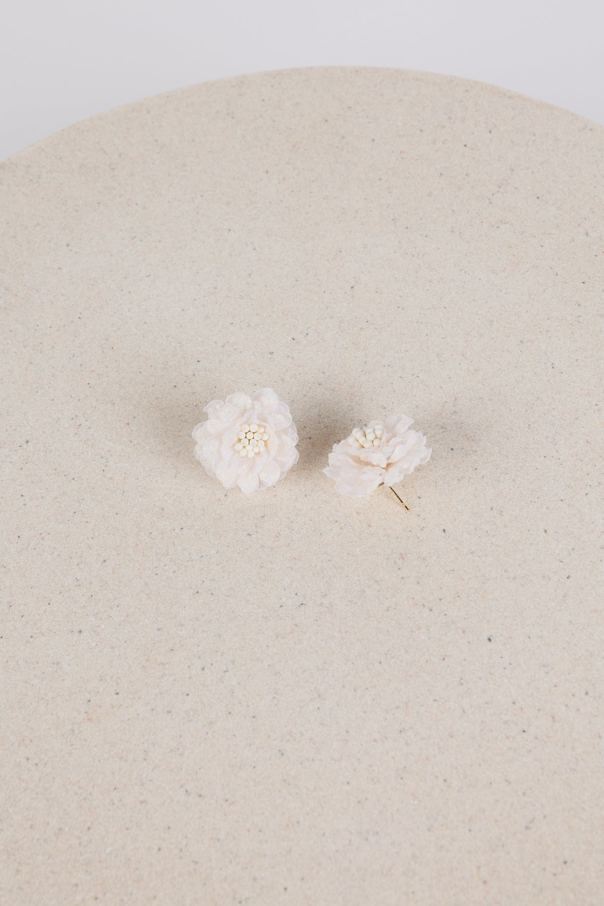 Dhalia Earrings White