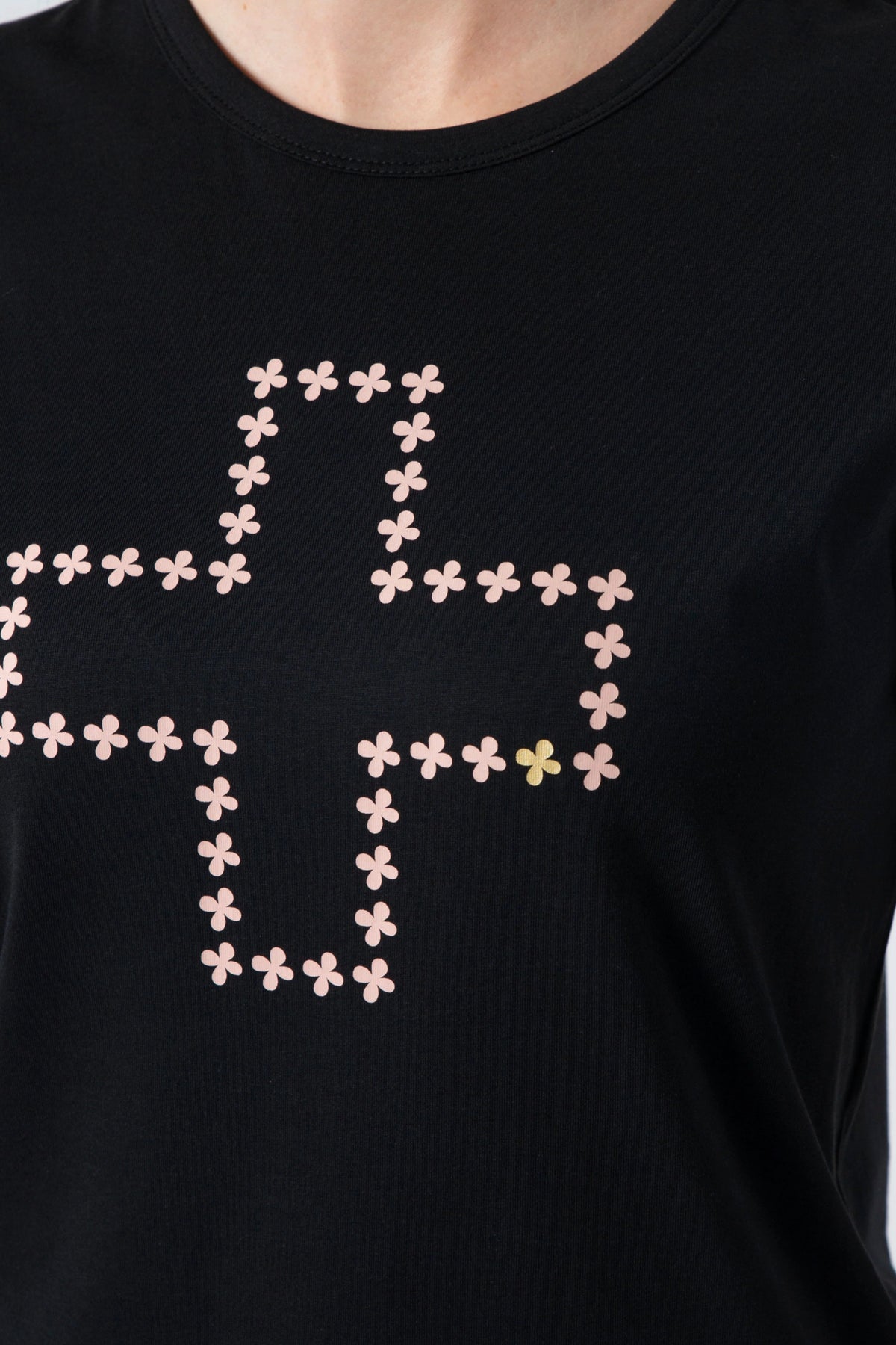 T-Shirt Black Antique Rose Cross